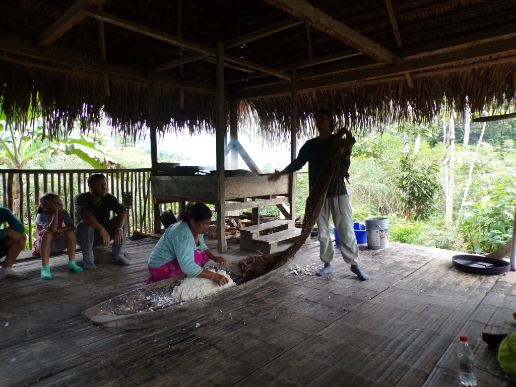 piatti tipici dell'amazzonia ecuadoriana, comunità indigene